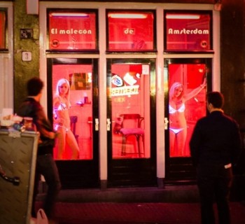 Улица красных фонарей в Голландии - фото