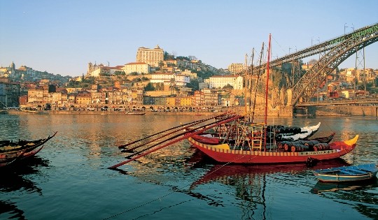 Merkmale Portugals Kommunikation, Küche, Traditionen