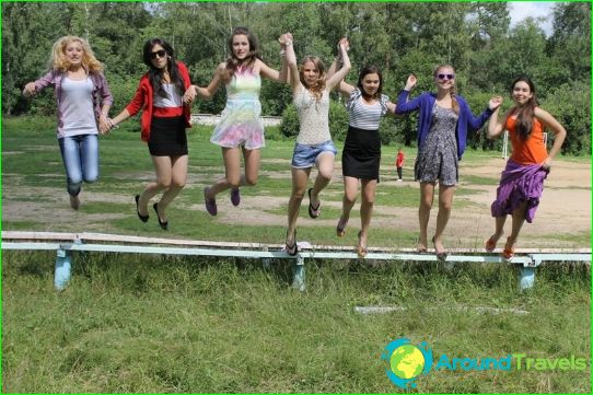 Campamentos infantiles en los suburbios.