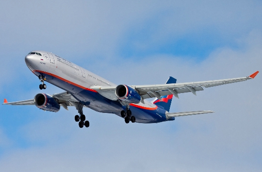 How long is the flight from Novosibirsk to Moscow?