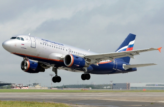 How long is it to fly from Krasnoyarsk to Moscow?