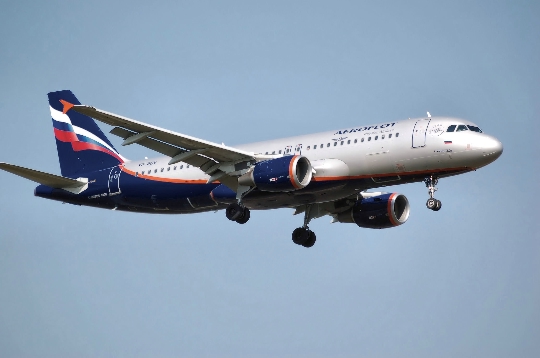 Колко да лети от Мурманск до Москва?