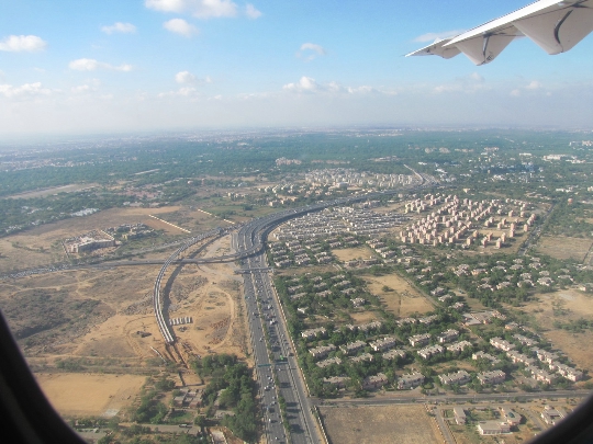 Hoeveel om te vliegen van Abu Dhabi naar Moskou?