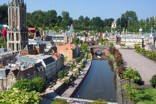 مدن الملاهي في هولندا