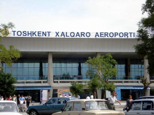 Wie viel muss man von Taschkent nach Moskau fliegen?