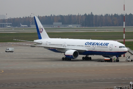 How long is the flight from Orenburg to Moscow?