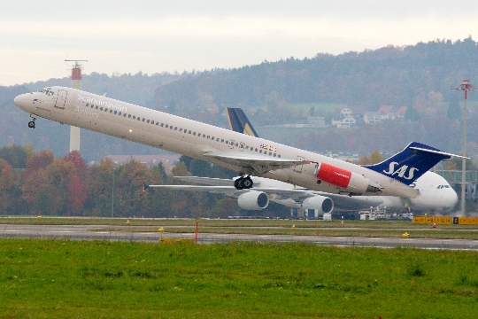 Wie viel muss man von Kopenhagen nach Moskau fliegen?