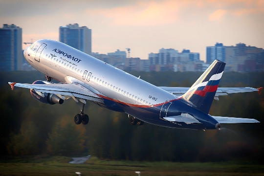 كم تطير من دبلن الى موسكو؟