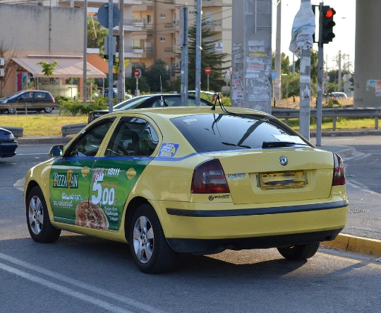 تاكسي في اليونان