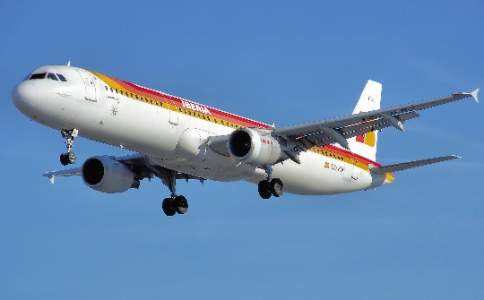 Hur mycket ska man flyga från Alicante till Moskva?