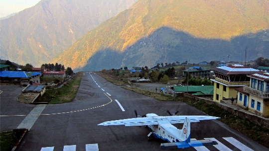 Lotniska w Nepalu