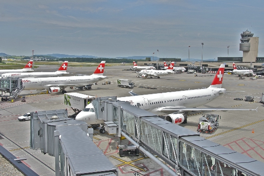 Швейцарски летища