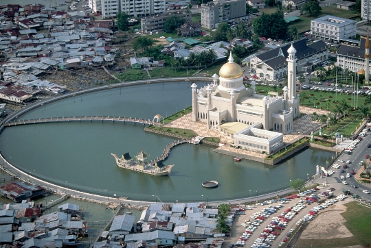 Бандар Сери Бегаван - столицата на Бруней