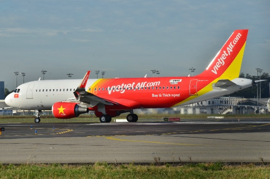 How long is the flight from Hanoi to Moscow?