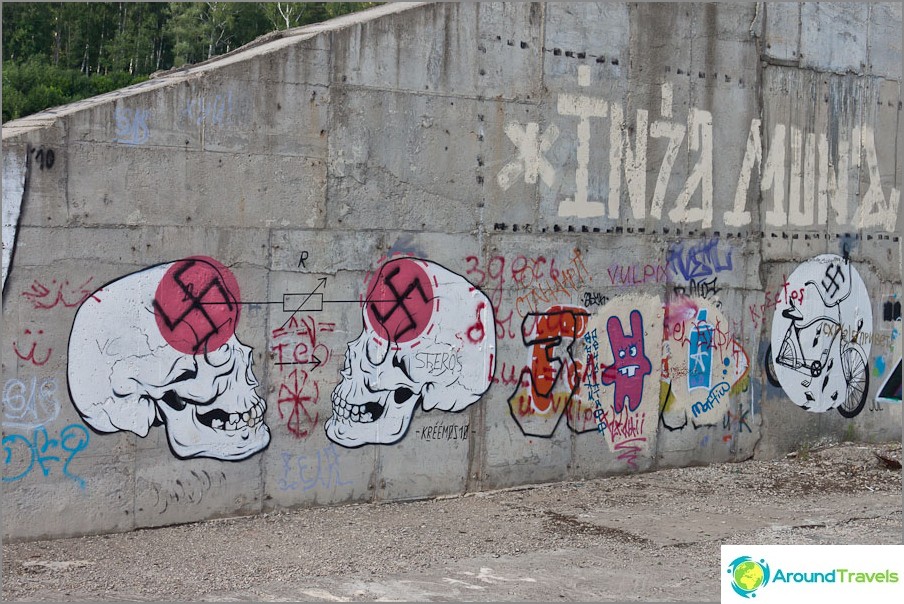 Graffiti på väggarna