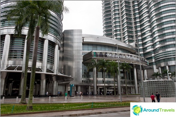 Bevásárlóközpont a Petronas Towers alján