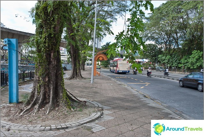 Sidewalks are needed here because there are pedestrians