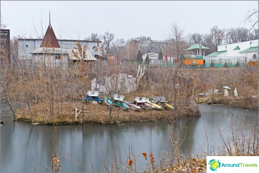 Катамарани чекають літа