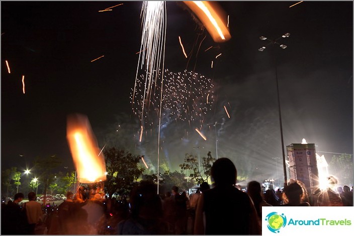 رأس السنة التايلندية ، مهرجان الألعاب النارية