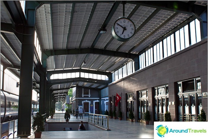 Station in Ankara. Kalkoen.