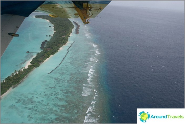 Au-dessus des Maldives en hydravion.