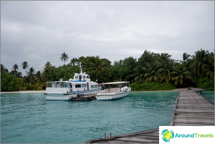 Maldivy. Ostrov Kuramati.
