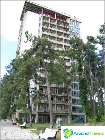 Abchazien Pitsunda. Byggnaden av ett pensionat.