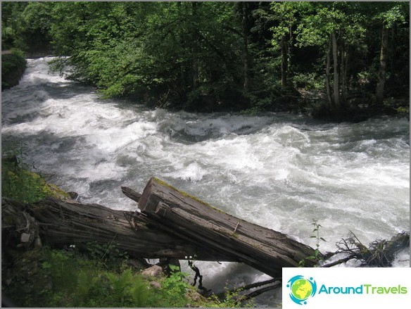 Abchasien Bzyb River, auf dem Weg zum Ritsa Lake.