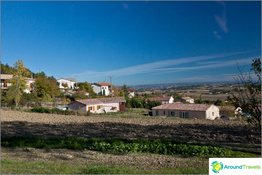 Villages le long de la route