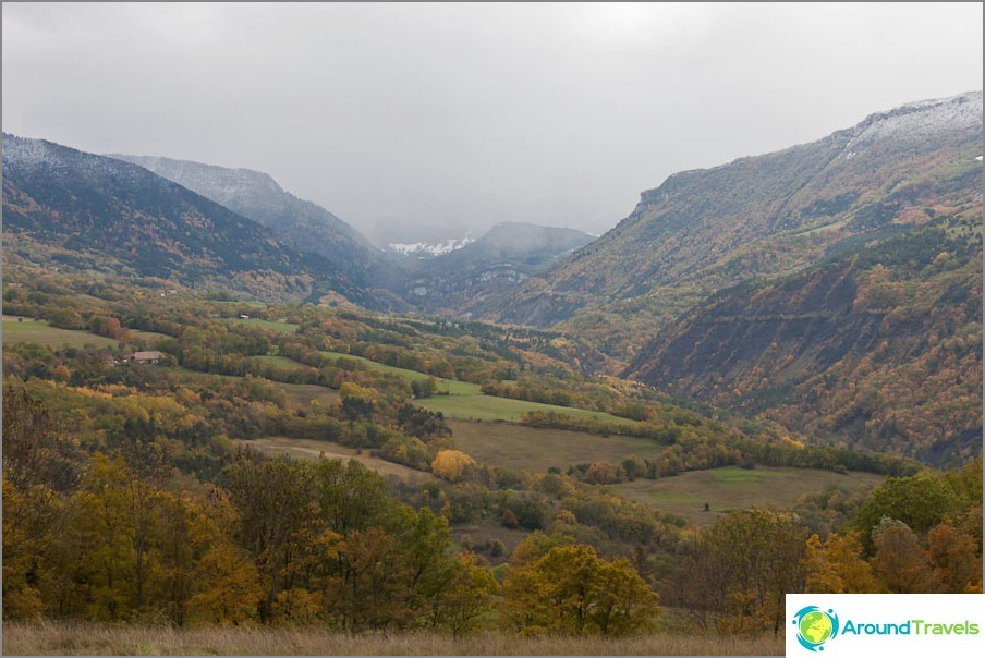 Vägar i Frankrike - bergslandskap