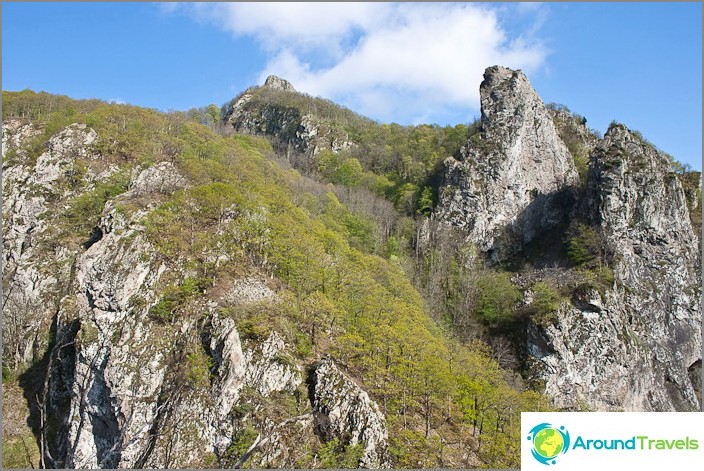 Pogled na planinu Dva brata s druge strane.