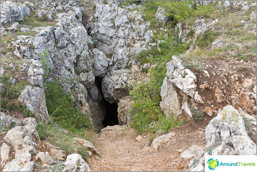 Ingång till Terpy Coba Cave