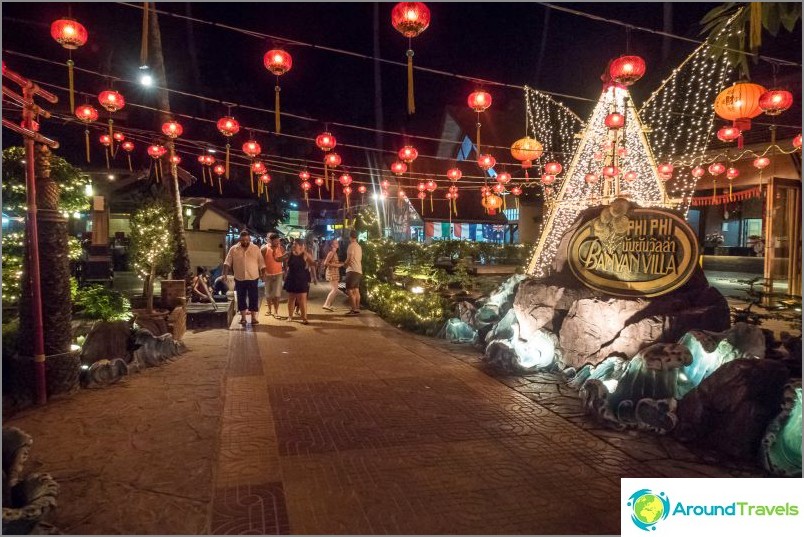 Koh Phi Phi Carpe Diem Cafe & Evening Fire Show