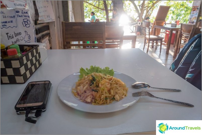 Tack Cafe på Phi Phi - En av de bästa med Typhoid