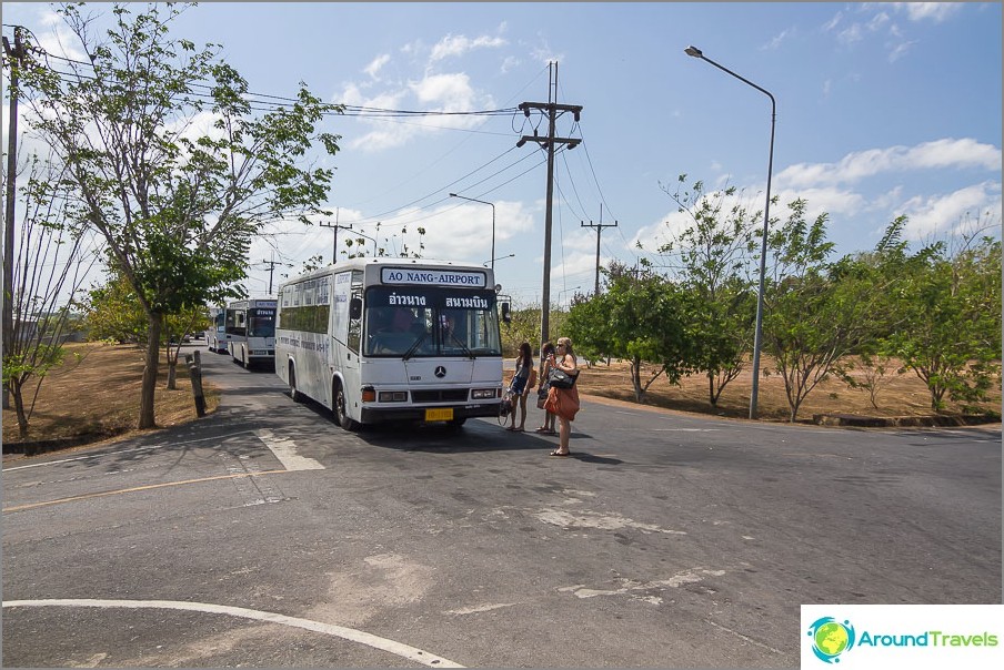 Autobusas prie 1 terminalo