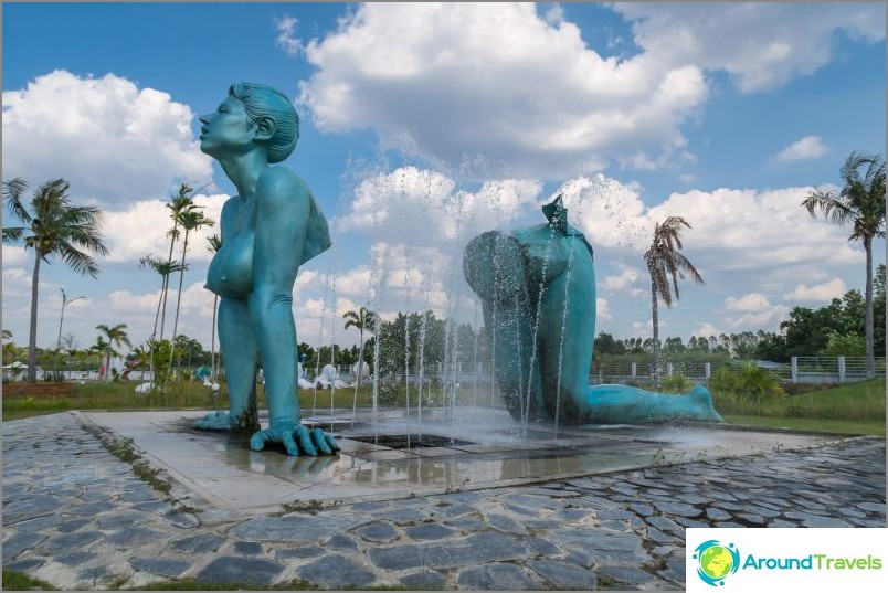 Fontaine dans Love Art Park