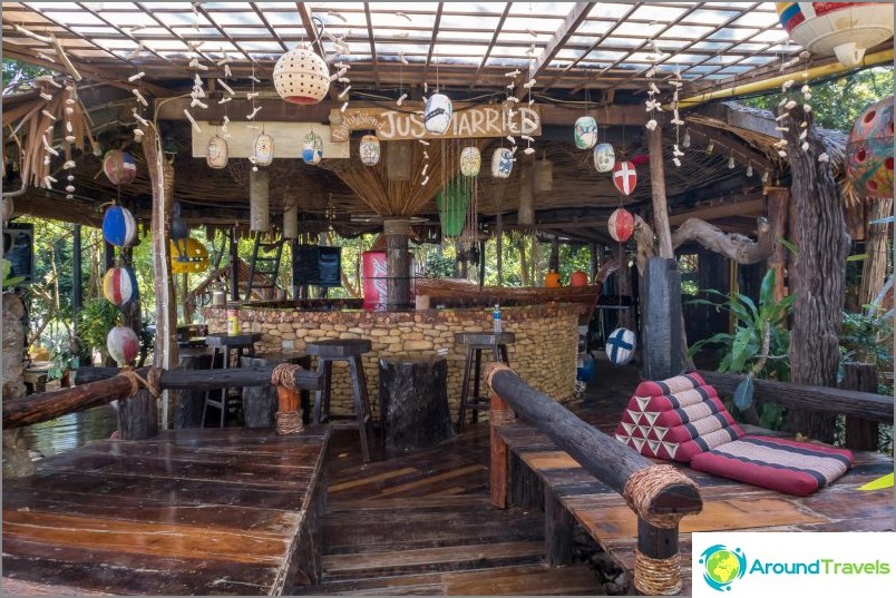 Monkey Bar Cafe i Phi Phi - för introveringar och gryning