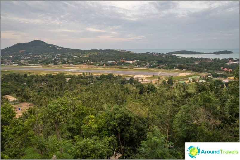 Takeoff of the Samui airport and the hills of the Plai Lam area