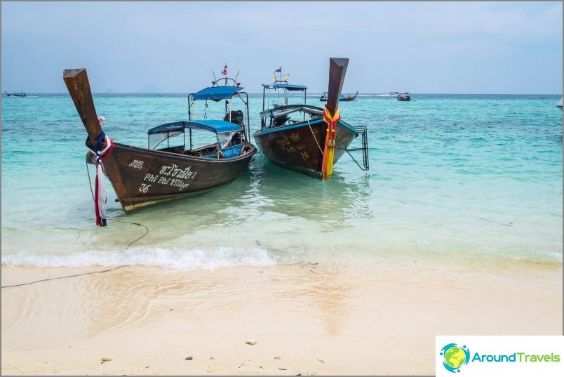 Stranden på ön Bambu nära Phi Phi Dona