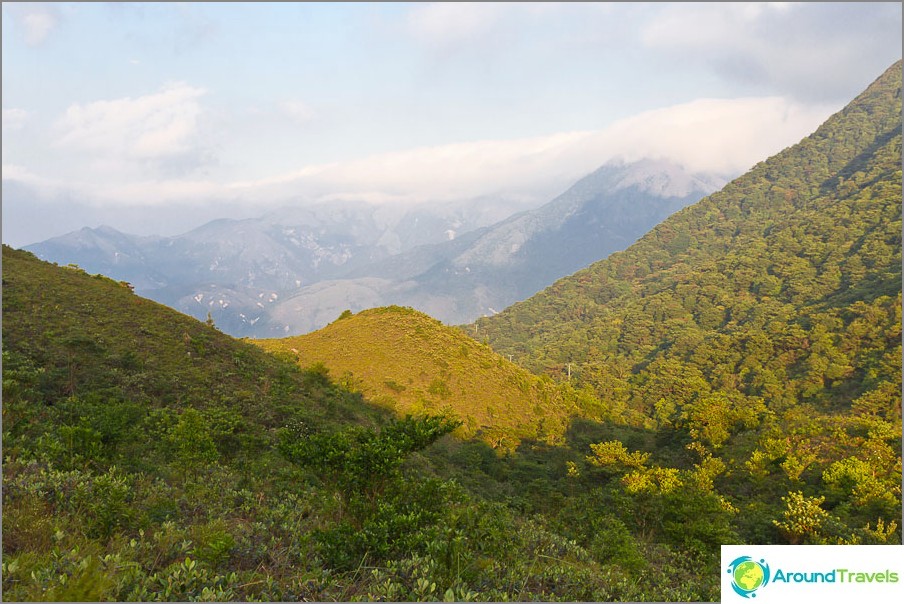 Rundt bare fjellene - øya Lantau