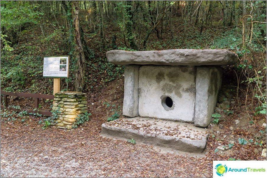 Artificial dolmen