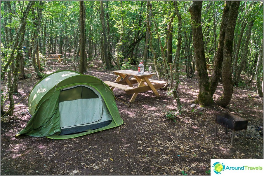 Minha tenda e clareira no acampamento