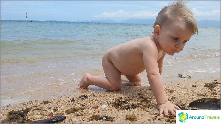 Eerste stappen op Samui-zand