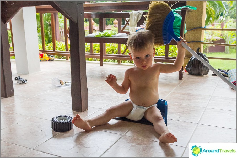 He sat in a scoop - ready for garbage collection!