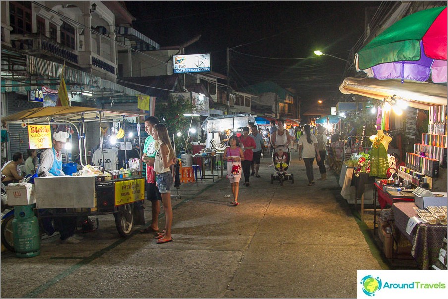 Marché de nuit sur Maename