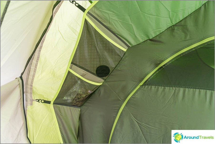 Each tent has 4 pockets outside and 2 inside