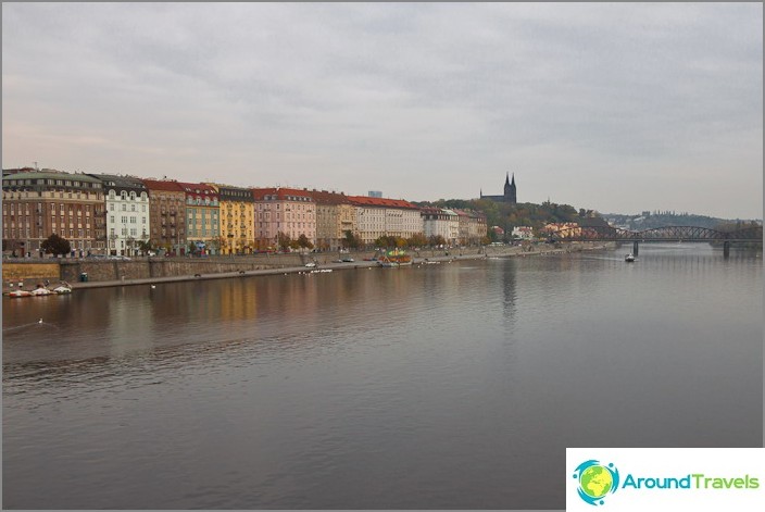 Стара Прага і майже пітерська набережна