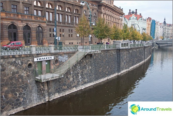 Rovnaké WC, v ktorom sme mali pekný rozhovor