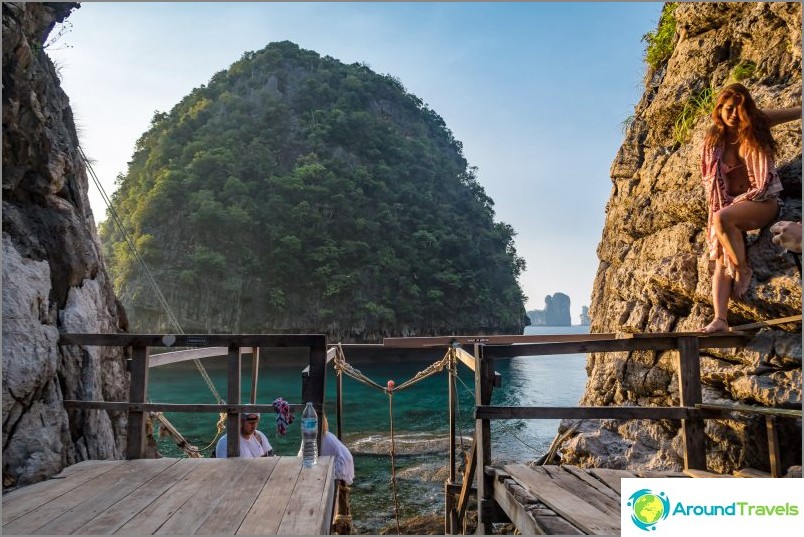 Ingang vanaf de baai van Lo Sama - één voor één.