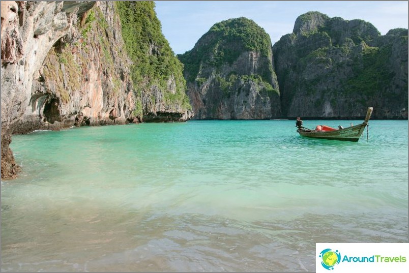 May Bay, Phi Phi, março, vista da borda esquerda da praia.